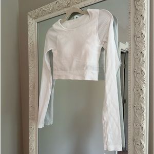🤍Lululemon long sleeve workout crop top